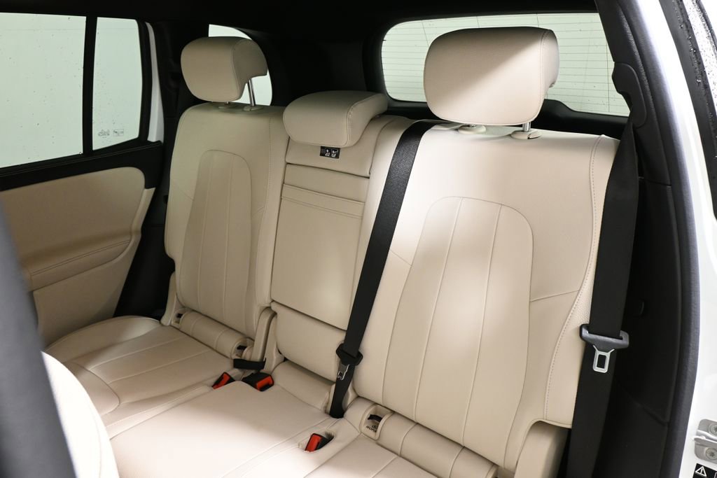 Used 2026 Mercedes-Benz GLB 250 4MATIC image 4