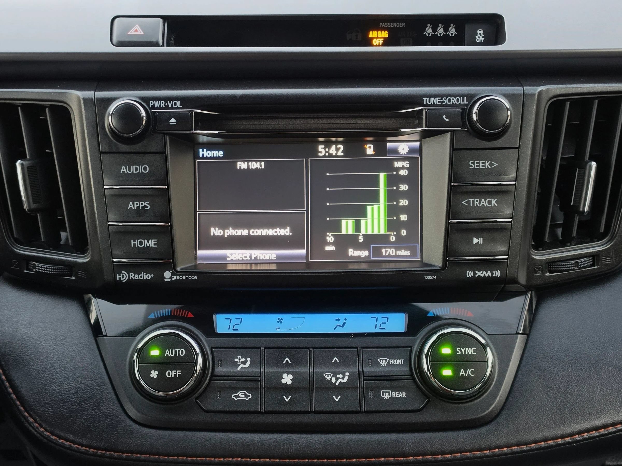 Used 2018 Toyota RAV4 SE FWD image 11