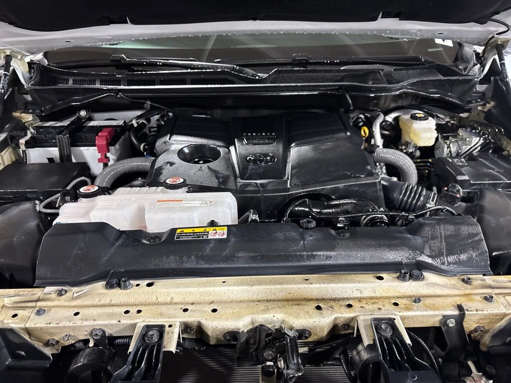 Used 2024 Toyota Tundra Limited AWD/4WD image 11