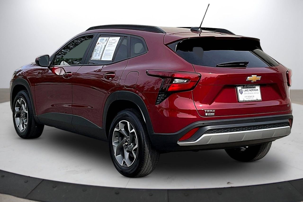 Used 2024 Chevrolet Trax LT w/ Driver Confidence Package image 7