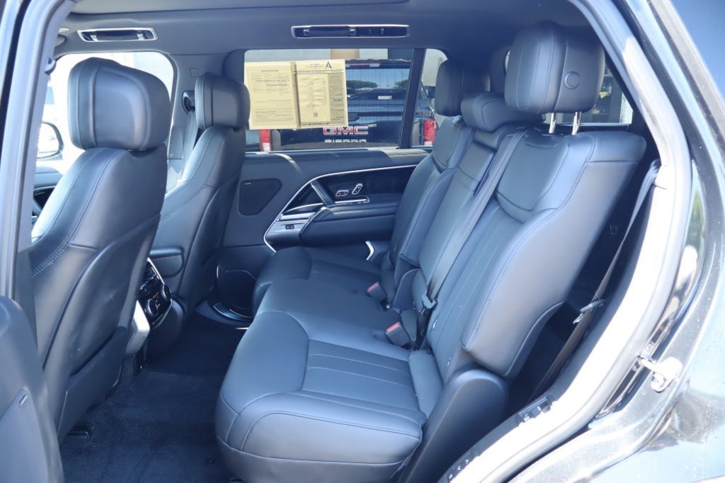 Used 2025 Land Rover Range Rover Long Wheelbase SE AWD/4WD image 34