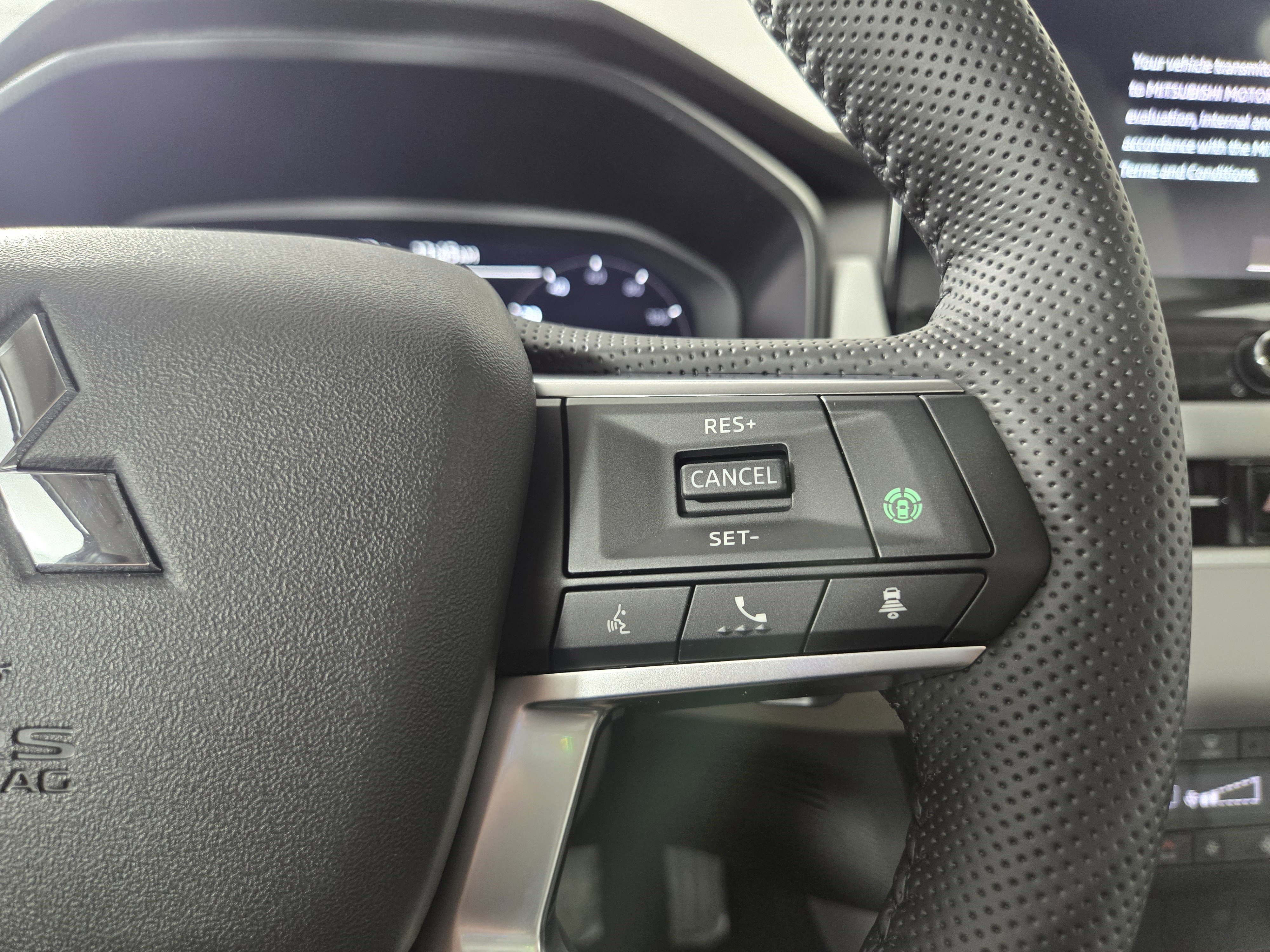 New 2025 Mitsubishi Outlander SEL image 16