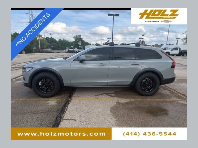 Used 2025 Volvo V90 B6 Cross Country Plus w/ Protection Package Premier