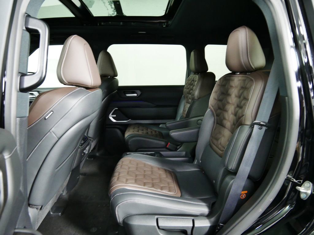 New 2025 Nissan Armada Platinum Reserve image 16