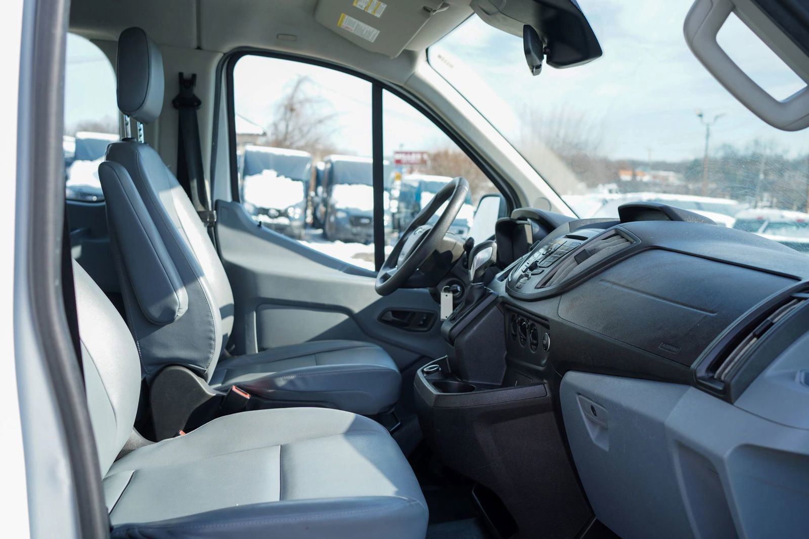 Used 2018 Ford Transit 150 XL RWD image 12