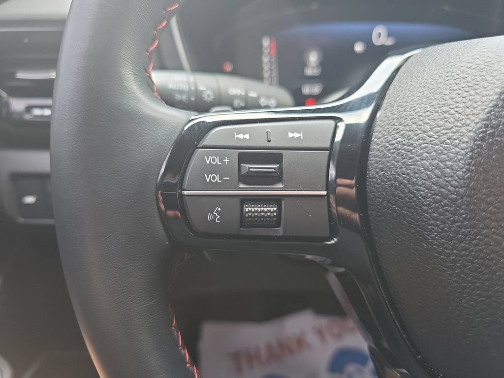Used 2025 Honda Pilot Black Edition image 23