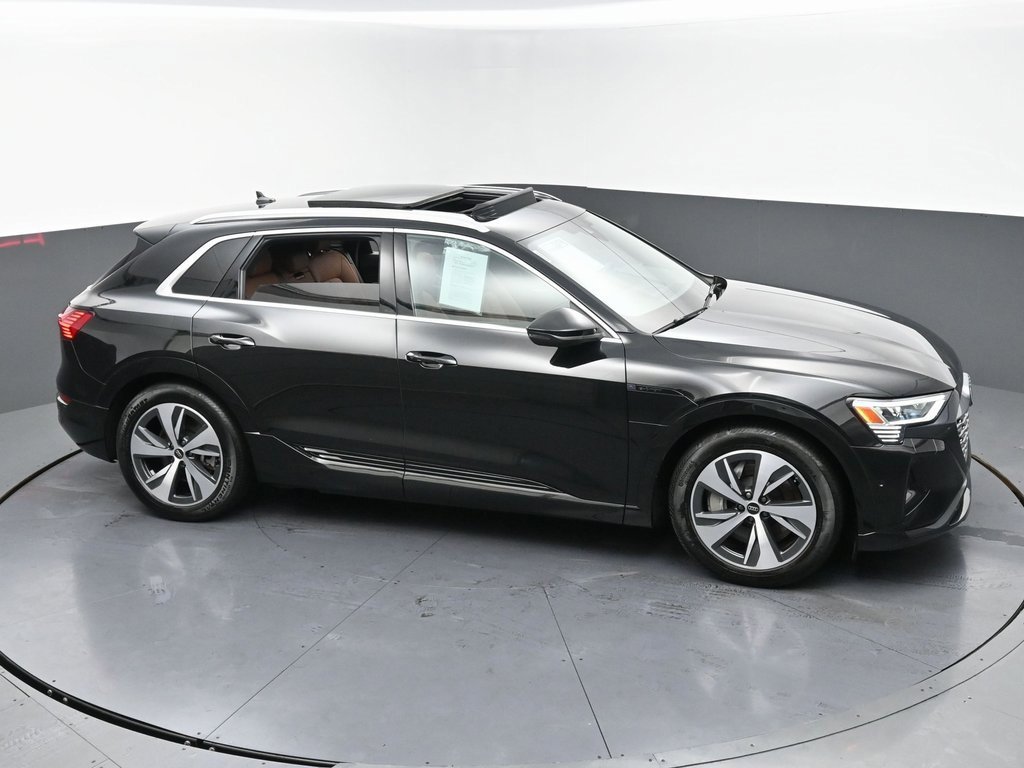 Used 2024 Audi Q8 e-tron Premium Plus image 53