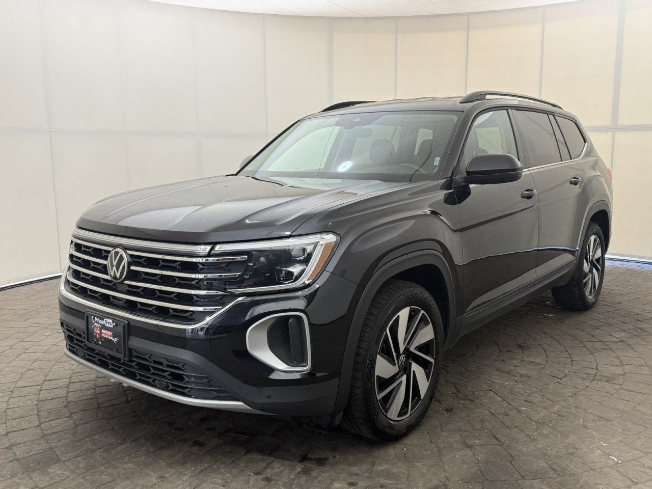 Used 2025 Volkswagen Atlas SE AWD/4WD image 3