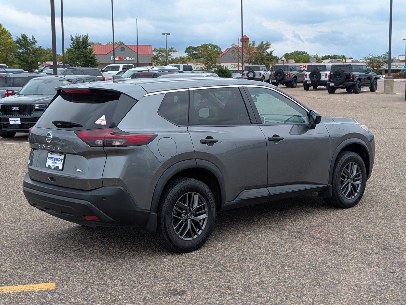 Used 2021 Nissan Rogue S AWD/4WD image 5