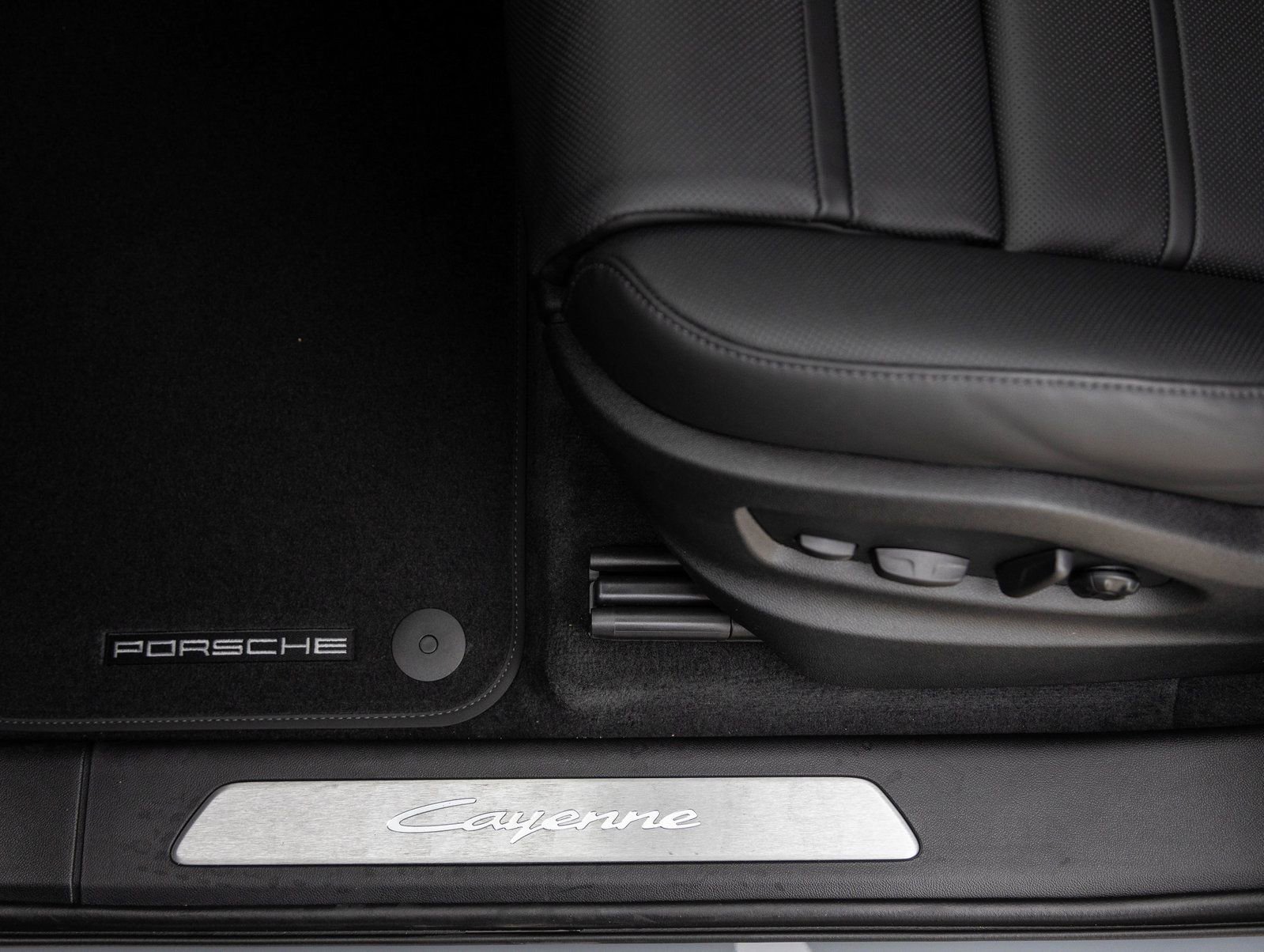 Certified 2026 Porsche Cayenne Coupe image 22