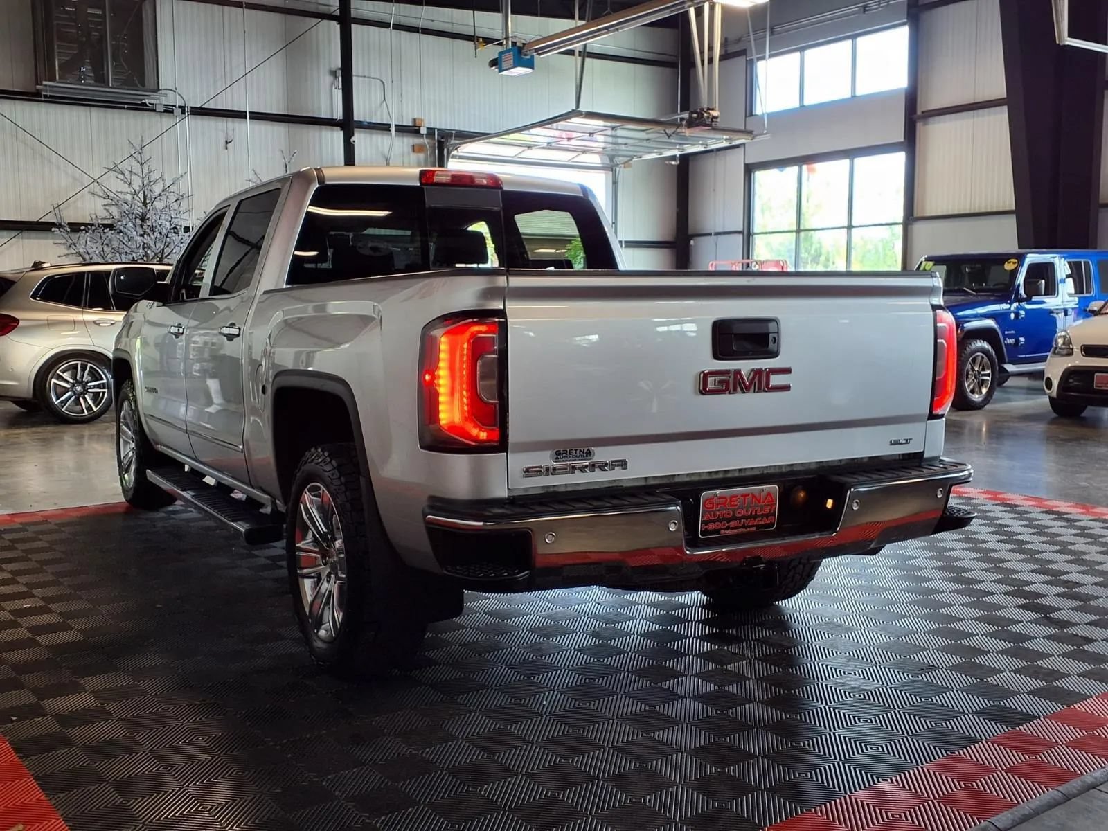 Used 2017 GMC Sierra 1500 SLT w/ SLT Premium Package AWD/4WD image 4