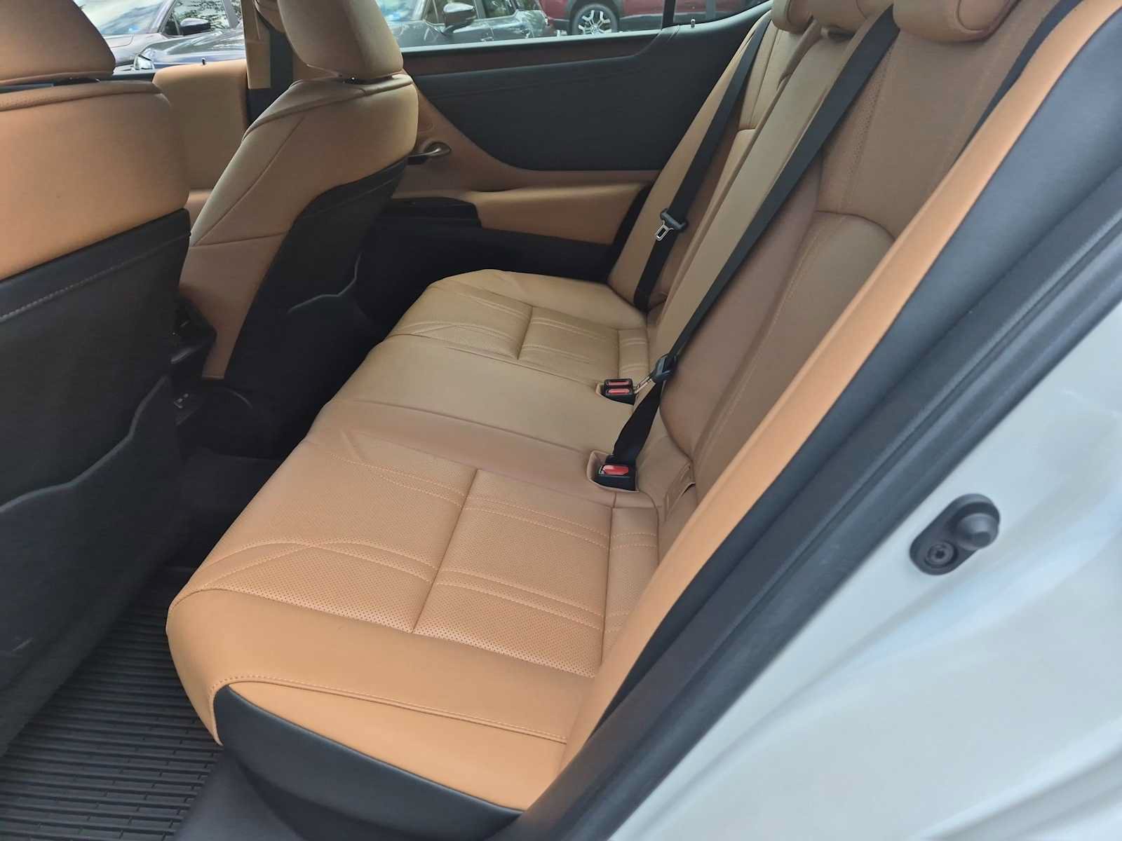 Used 2024 Lexus ES 300h w/ Technology Package FWD image 20