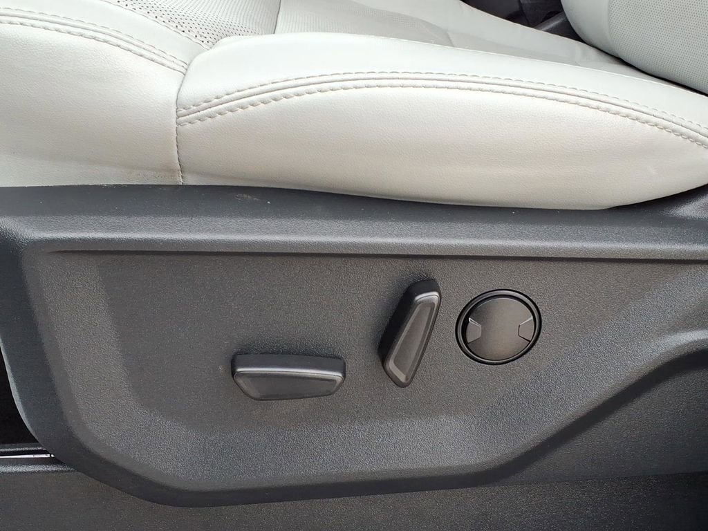 Used 2025 Ford Expedition Max Platinum image 13