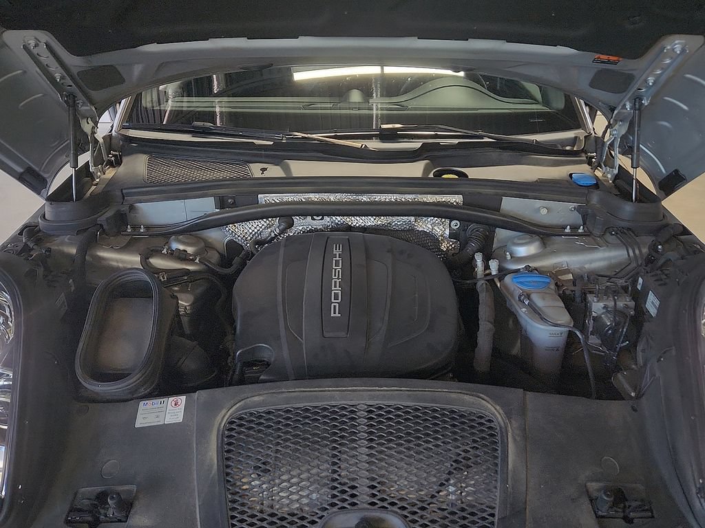 Used 2018 Porsche Macan AWD/4WD image 28