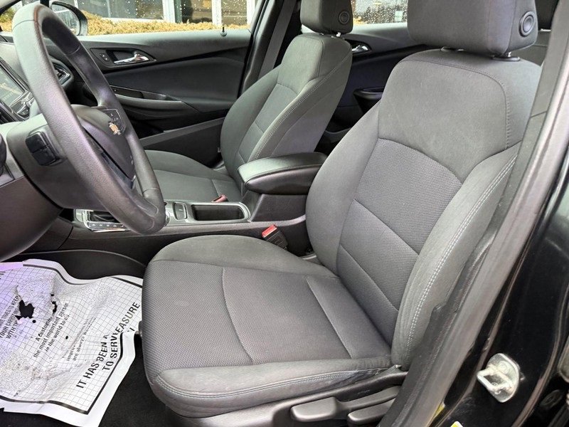 Used 2017 Chevrolet Cruze LT image 16