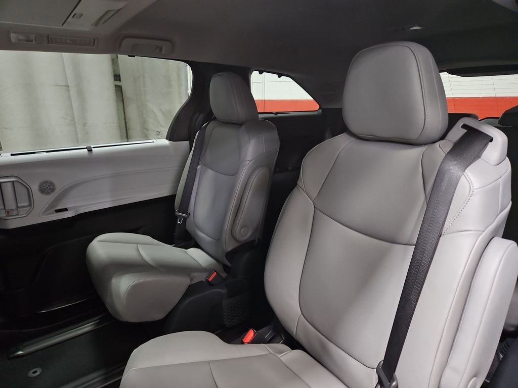 New 2026 Toyota Sienna XLE image 22