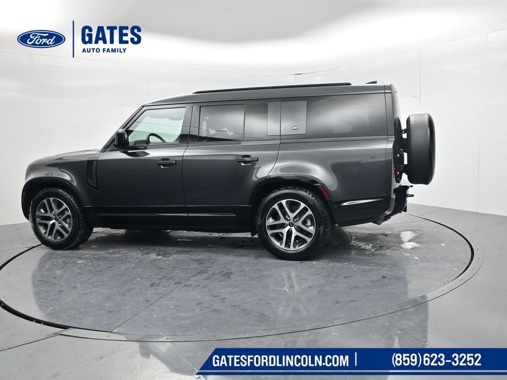 Used 2023 Land Rover Defender 130 X-Dynamic SE image 5