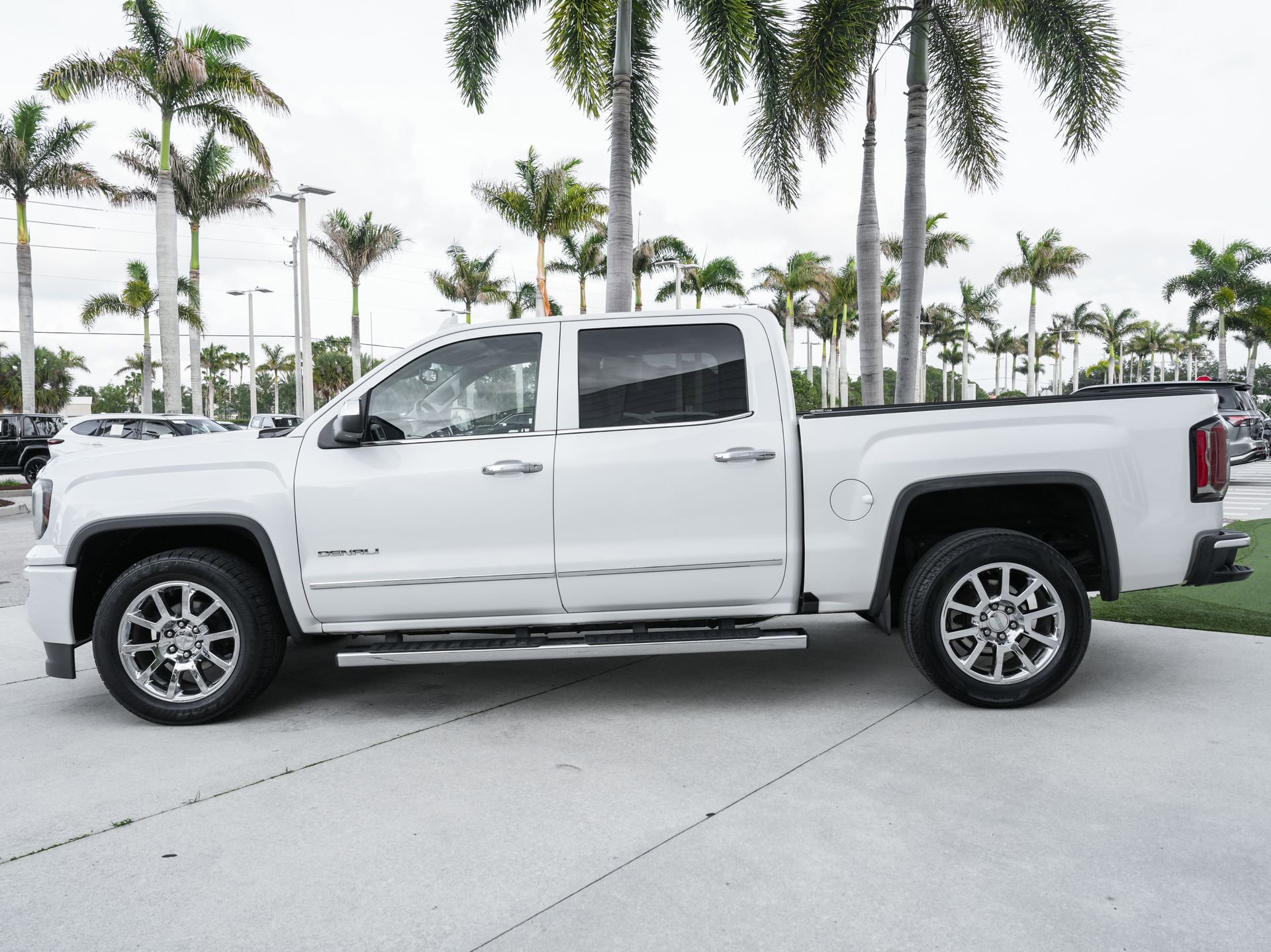 Used 2016 GMC Sierra 1500 Denali w/ Enhanced Driver Alert Package AWD/4WD image 24