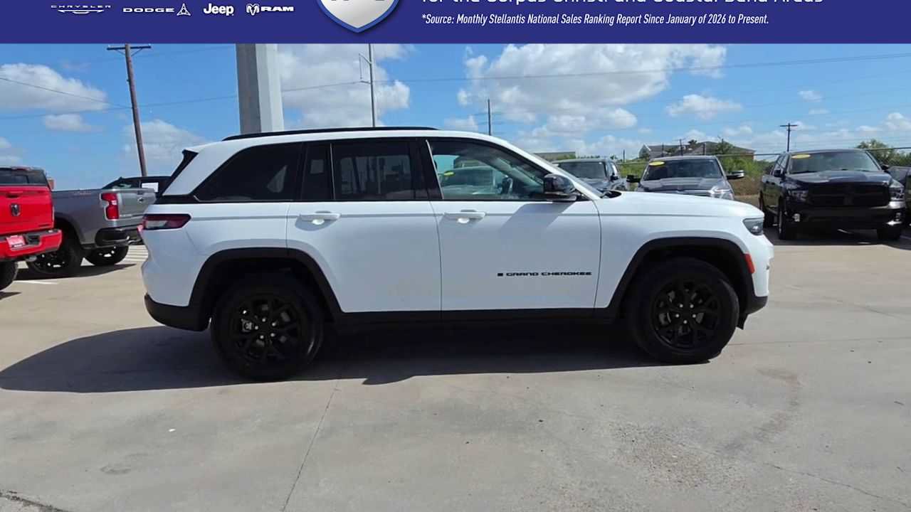 Used 2024 Jeep Grand Cherokee Altitude AWD/4WD image 9