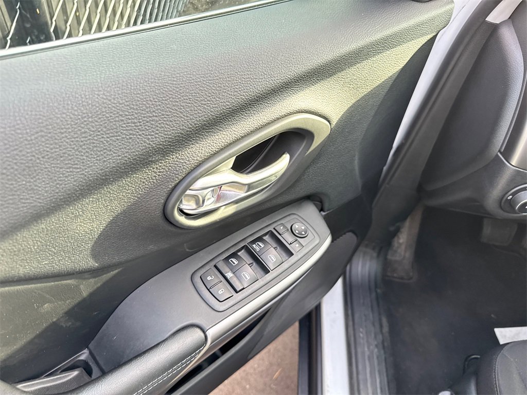 Used 2019 Jeep Cherokee Latitude w/ Popular Appearance Group image 22