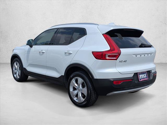 Used 2022 Volvo XC40 T4 Momentum FWD image 8