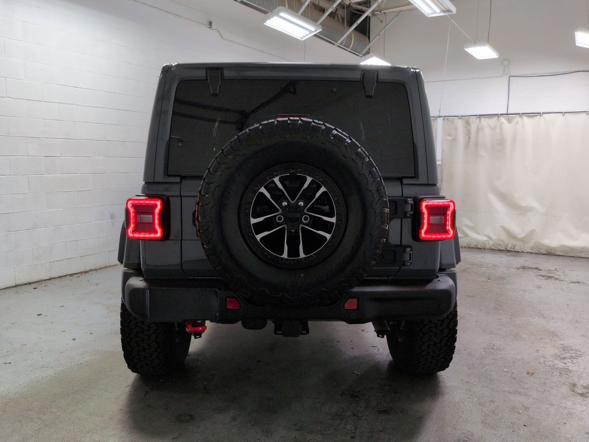Used 2025 Jeep Wrangler Unlimited Rubicon image 5