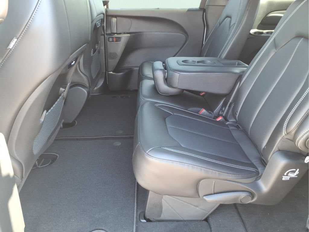 New 2026 Chrysler Pacifica Select FWD image 11