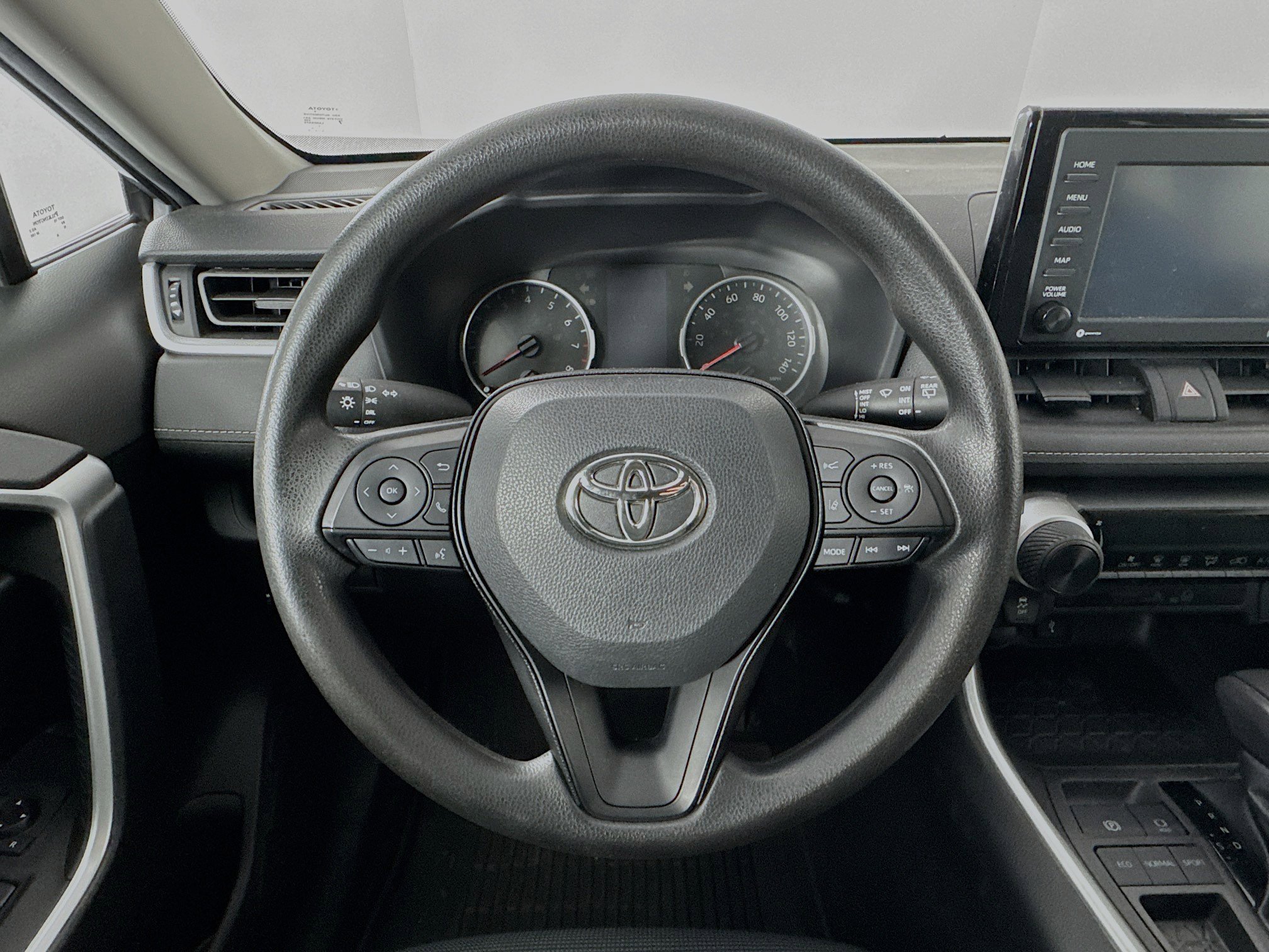 Used 2022 Toyota RAV4 LE image 11