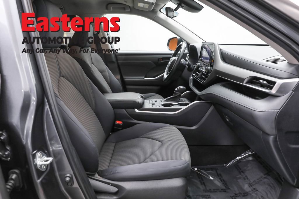 Used 2024 Toyota Highlander LE image 24
