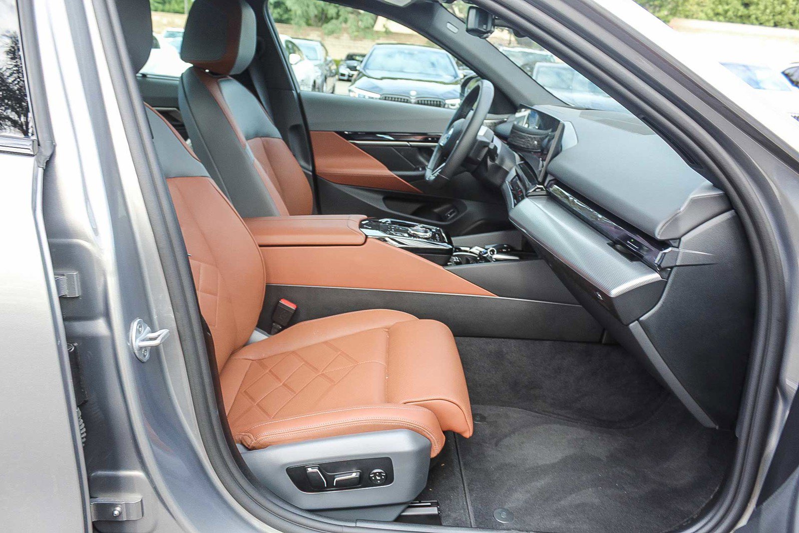 Used 2025 BMW i5 xDrive40 image 16