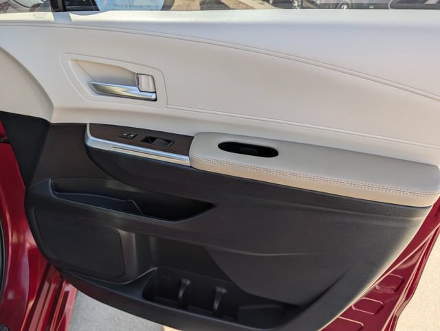 Certified 2023 Toyota Sienna XLE FWD image 33
