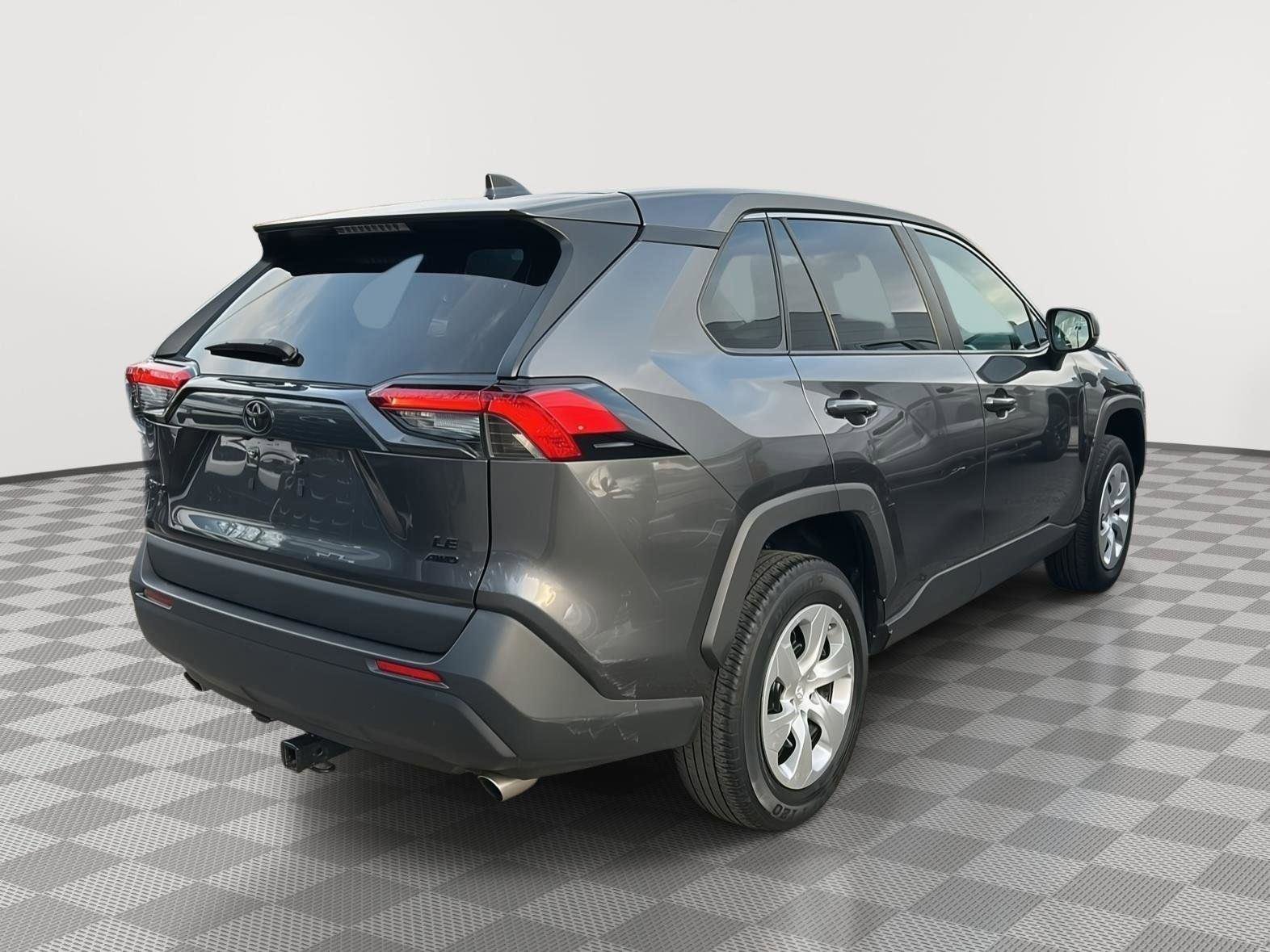 Used 2022 Toyota RAV4 LE image 5