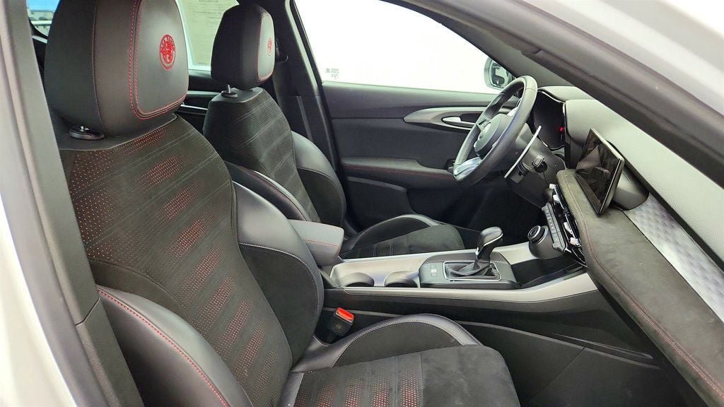 Used 2024 Alfa Romeo Tonale Veloce AWD/4WD image 23