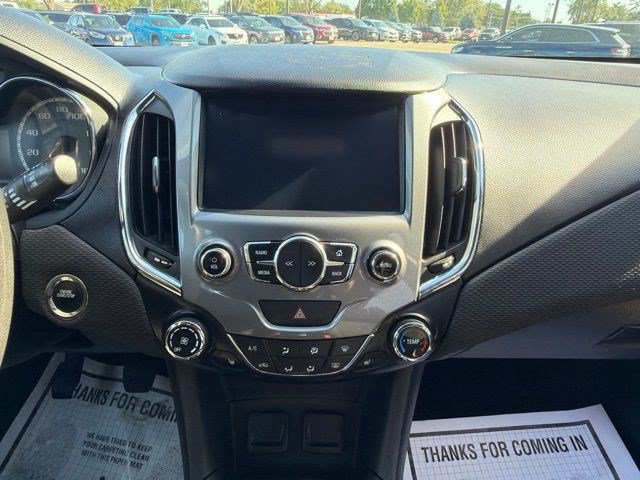 Used 2017 Chevrolet Cruze LT FWD image 22