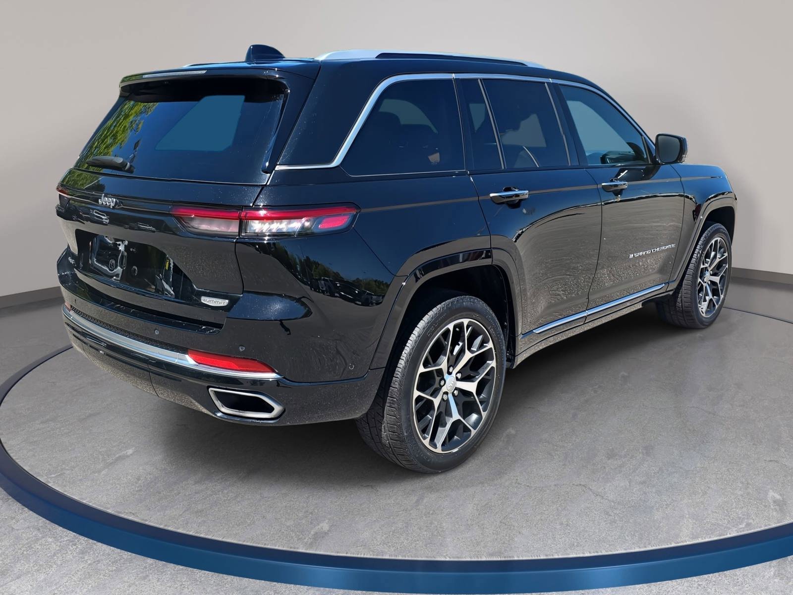Used 2023 Jeep Grand Cherokee Summit image 5