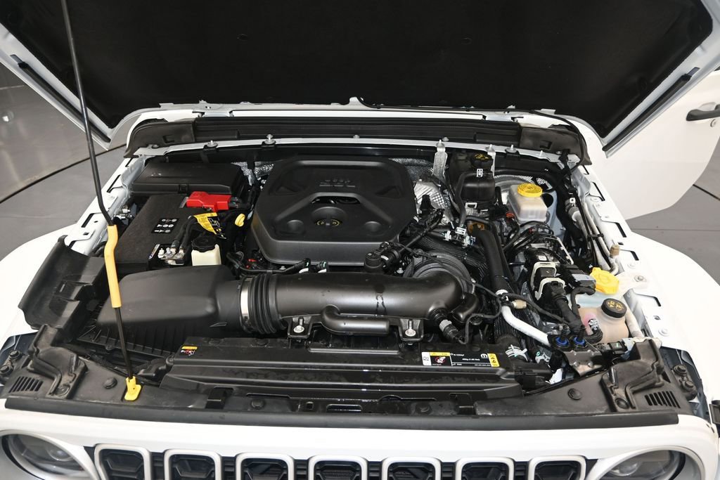 Used 2025 Jeep Wrangler Unlimited Sahara AWD/4WD image 12