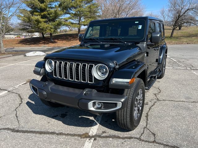 Used 2024 Jeep Wrangler Sahara w/ Technology Group AWD/4WD image 4