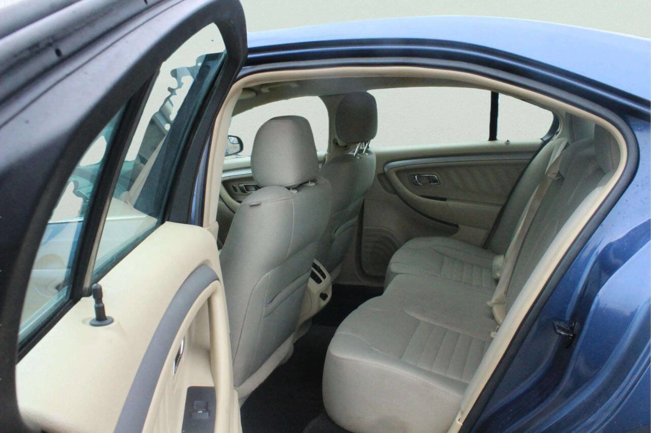 Used 2018 Ford Taurus SE image 5