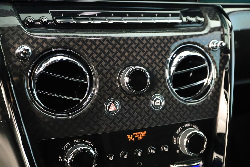 Used 2025 Rolls-Royce Cullinan Black Badge image 28