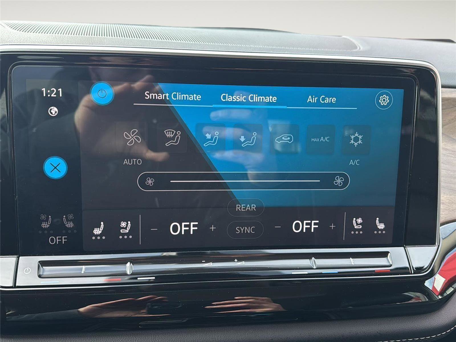 Used 2024 Volkswagen Atlas SE image 20