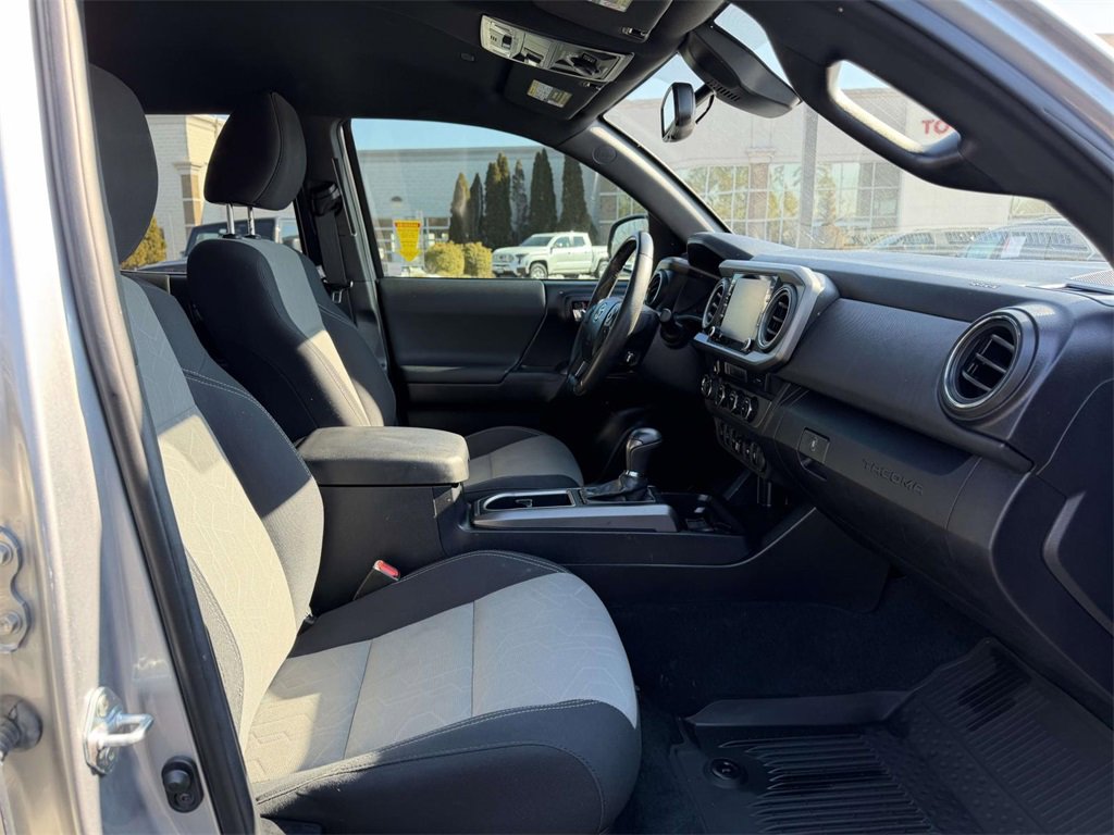 Used 2021 Toyota Tacoma TRD Off-Road image 12