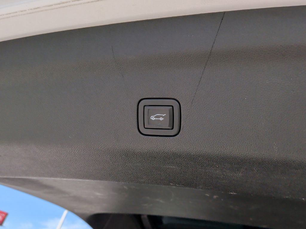 Used 2022 GMC Yukon XL Denali AWD/4WD image 46