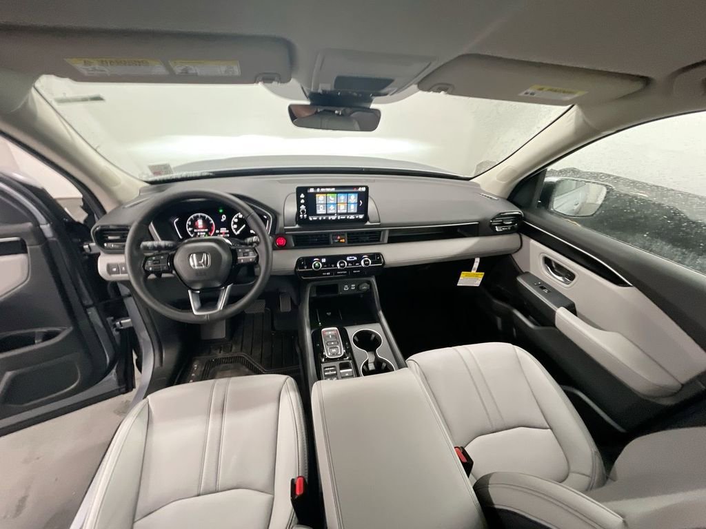 Used 2025 Honda Pilot EX-L image 8