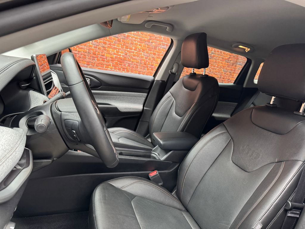 Used 2022 Jeep Compass Latitude AWD/4WD image 23