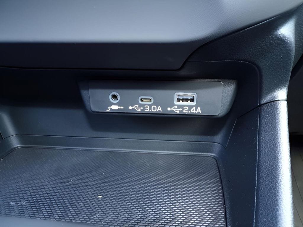 Used 2025 Subaru Crosstrek 2.0i Premium image 18