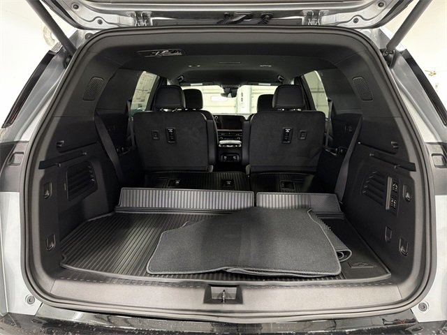 New 2026 Chevrolet Traverse RS w/ LPO, Floor Liner Package image 16