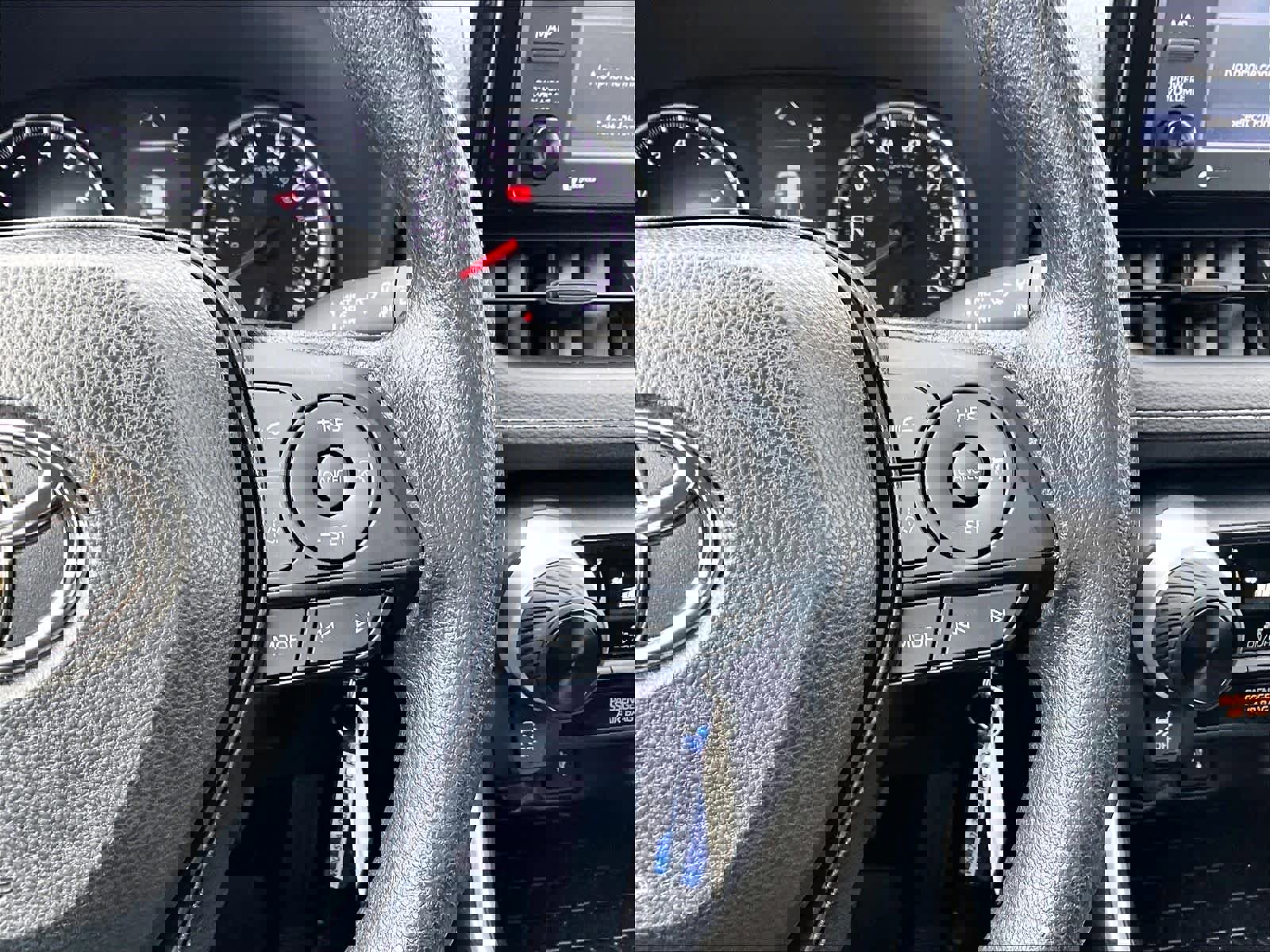 Used 2022 Toyota RAV4 LE image 24