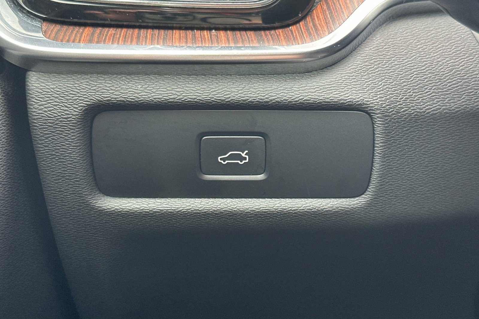 Used 2024 Volvo S60 B5 Plus image 40