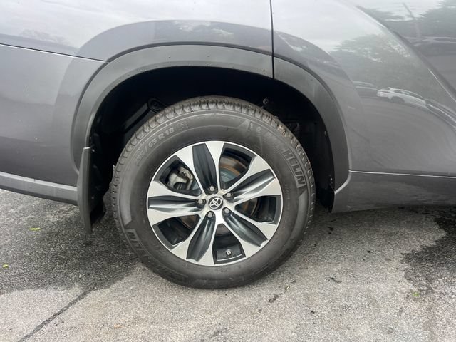 Used 2021 Toyota Highlander XLE AWD/4WD image 30