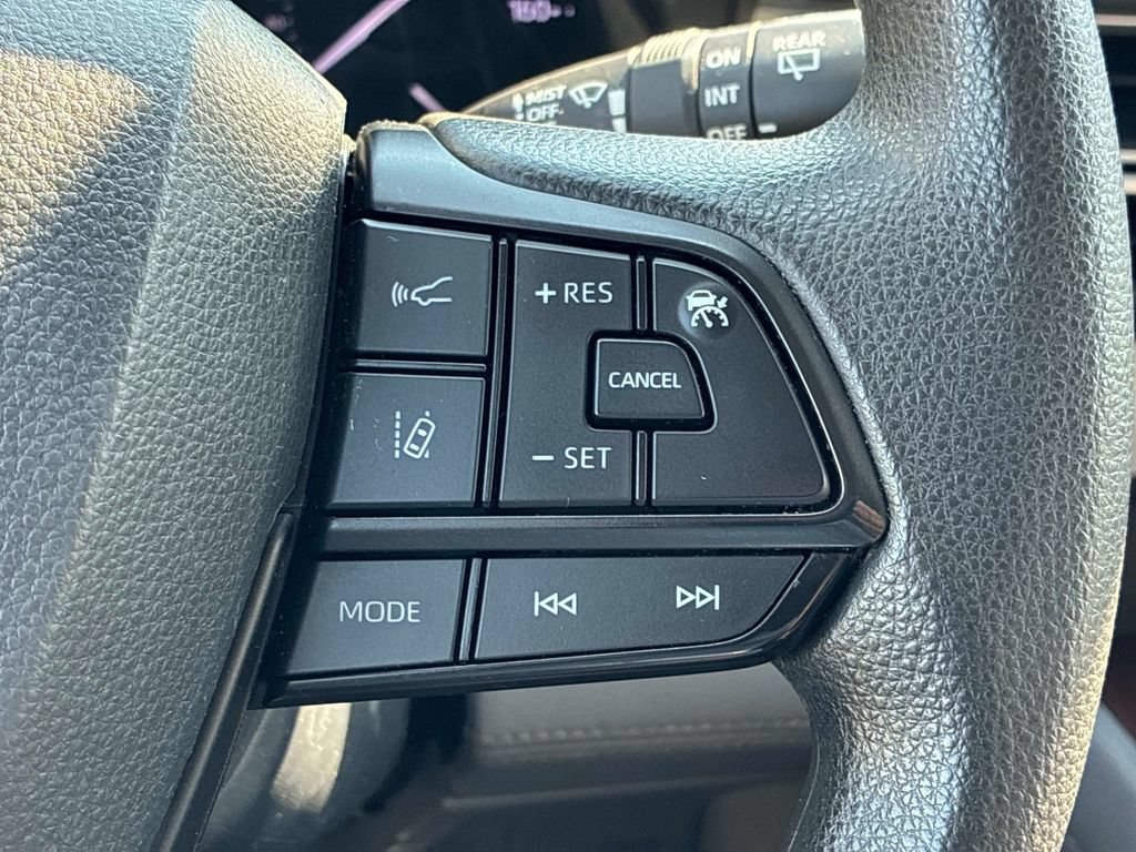 Used 2023 Toyota Sienna LE FWD image 27